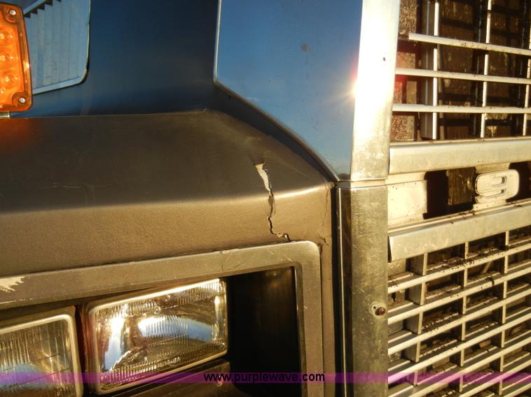 image for item A3363 1985 Ford LTL9000 dump truck