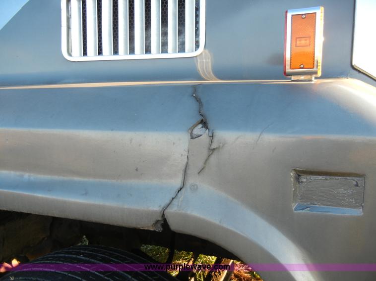 image for item A3363 1985 Ford LTL9000 dump truck