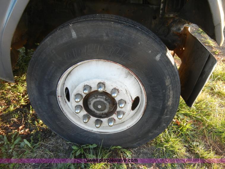 image for item A3363 1985 Ford LTL9000 dump truck