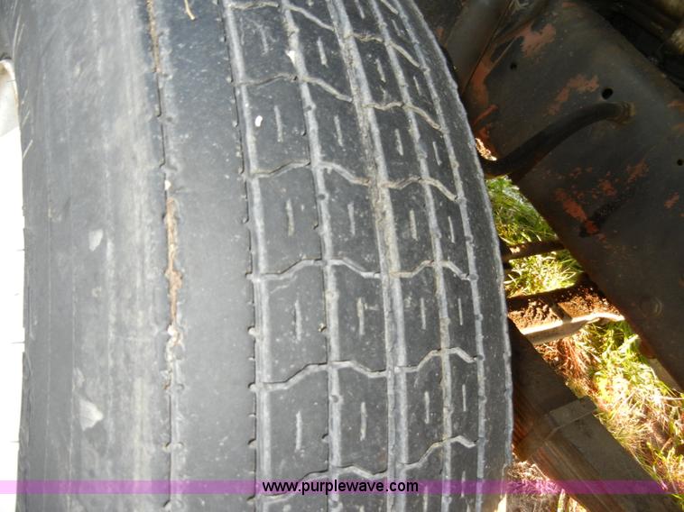 image for item A3363 1985 Ford LTL9000 dump truck