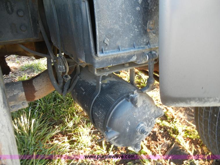 image for item A3363 1985 Ford LTL9000 dump truck