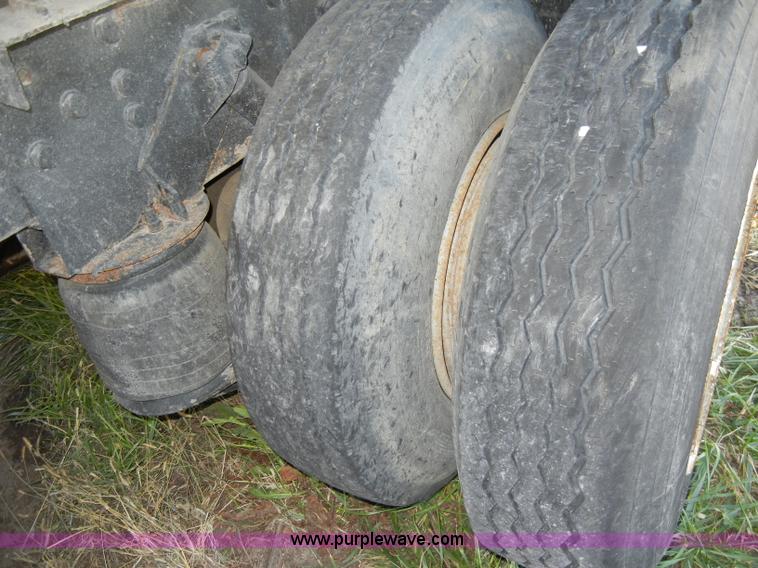 image for item A3363 1985 Ford LTL9000 dump truck