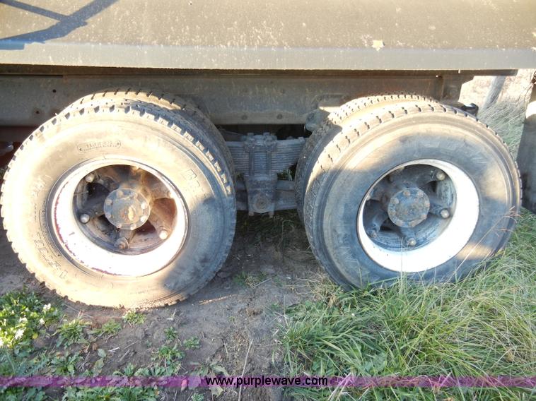 image for item A3363 1985 Ford LTL9000 dump truck