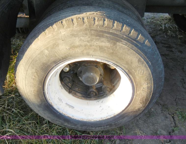 image for item A3363 1985 Ford LTL9000 dump truck