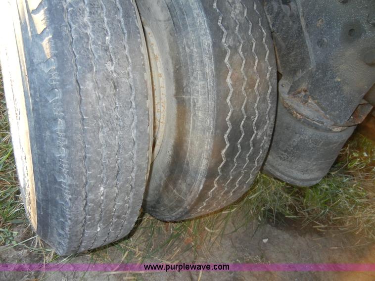 image for item A3363 1985 Ford LTL9000 dump truck