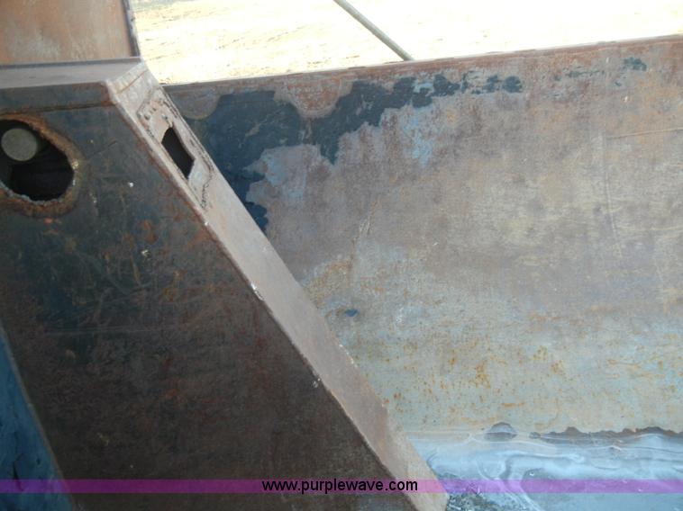 image for item A3363 1985 Ford LTL9000 dump truck