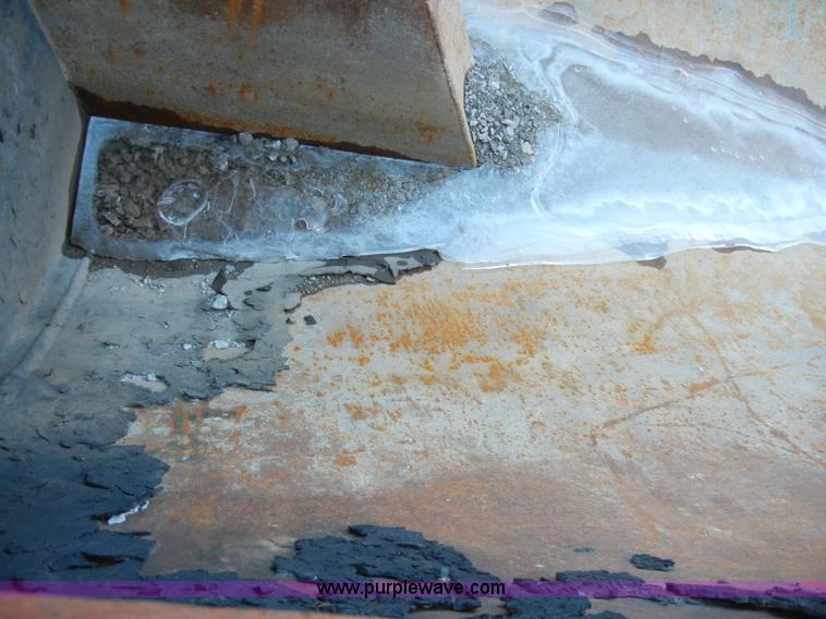 image for item A3363 1985 Ford LTL9000 dump truck