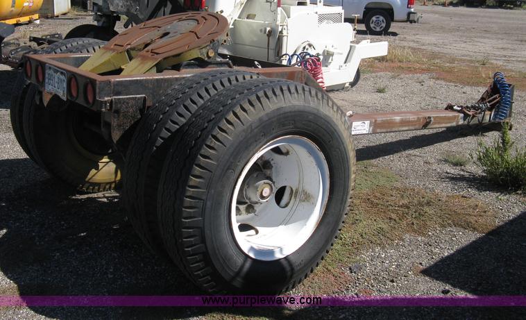 image for item A4393 1993 Nuefeld long tongue fifth wheel tow dolly