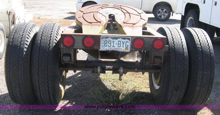 image for item A4393 1993 Nuefeld long tongue fifth wheel tow dolly