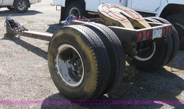 image for item A4393 1993 Nuefeld long tongue fifth wheel tow dolly