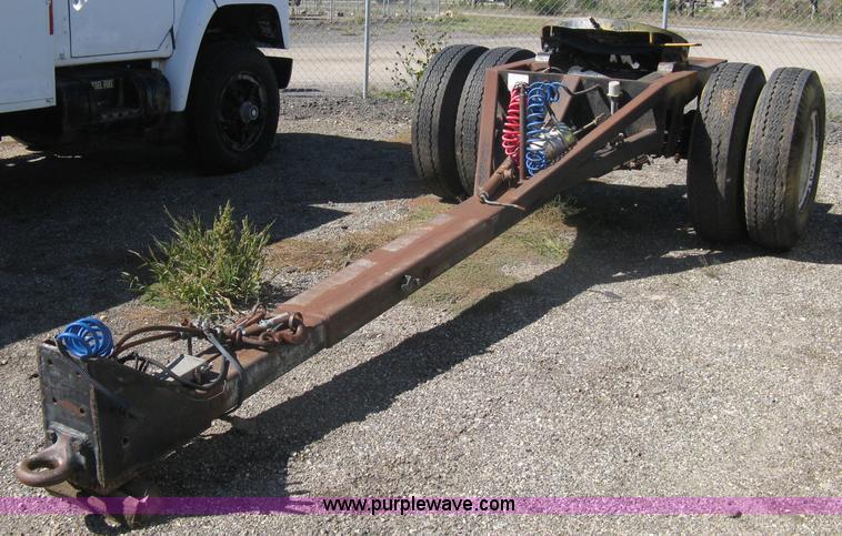 image for item A4393 1993 Nuefeld long tongue fifth wheel tow dolly