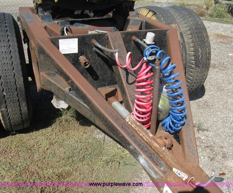 image for item A4393 1993 Nuefeld long tongue fifth wheel tow dolly