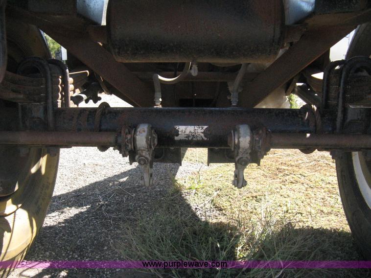 image for item A4393 1993 Nuefeld long tongue fifth wheel tow dolly