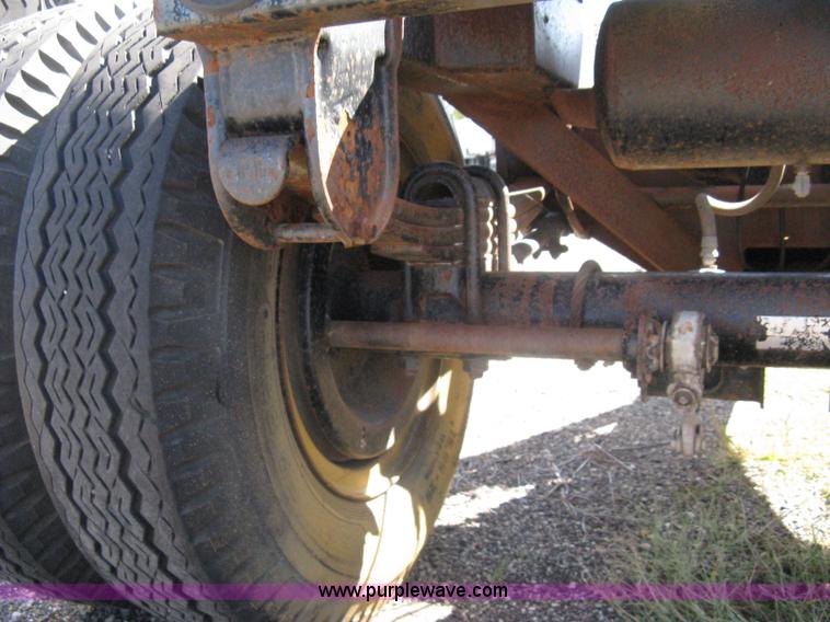 image for item A4393 1993 Nuefeld long tongue fifth wheel tow dolly