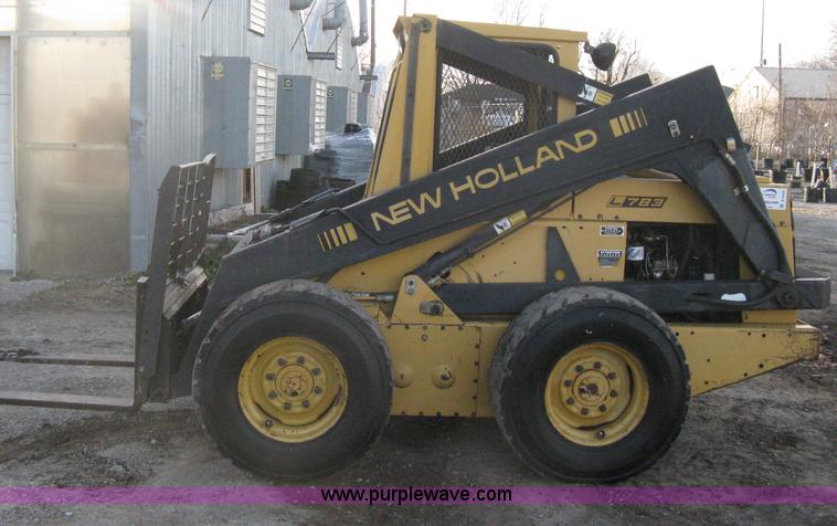 image for item A4492 1991 New Holland L783 skid steer