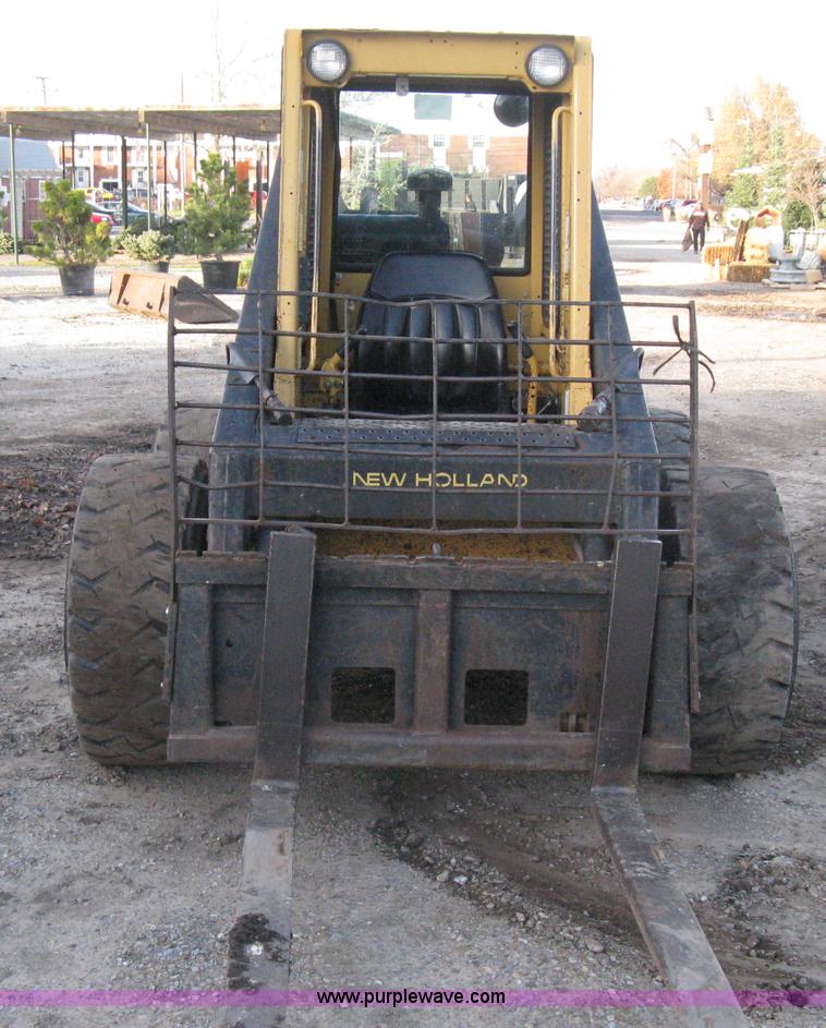image for item A4492 1991 New Holland L783 skid steer