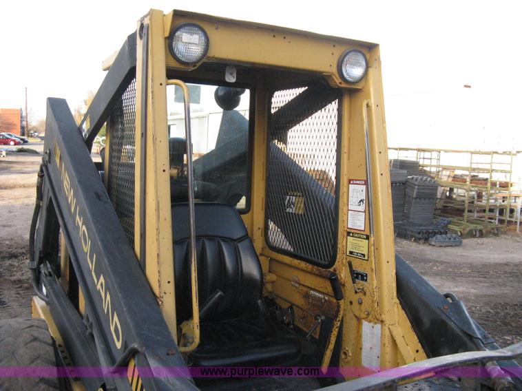 image for item A4492 1991 New Holland L783 skid steer