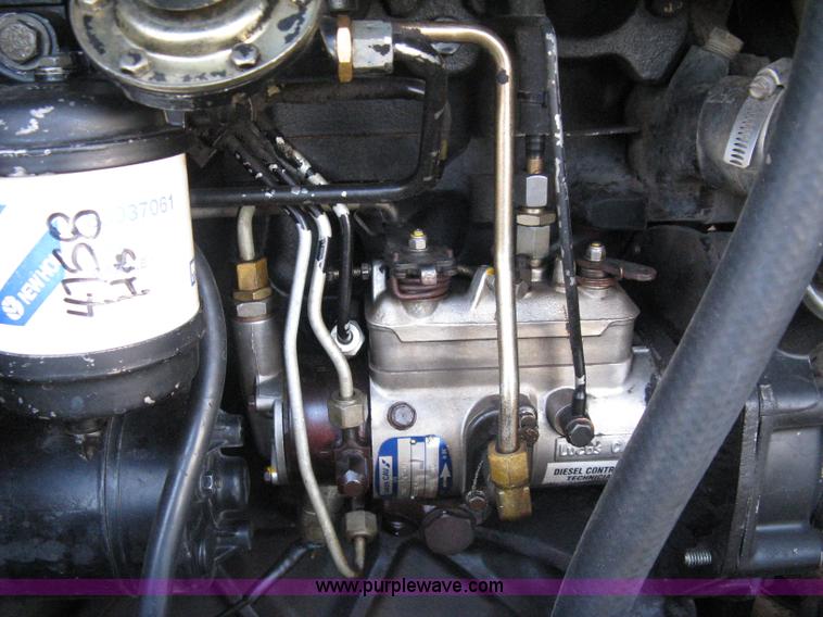 image for item A4492 1991 New Holland L783 skid steer