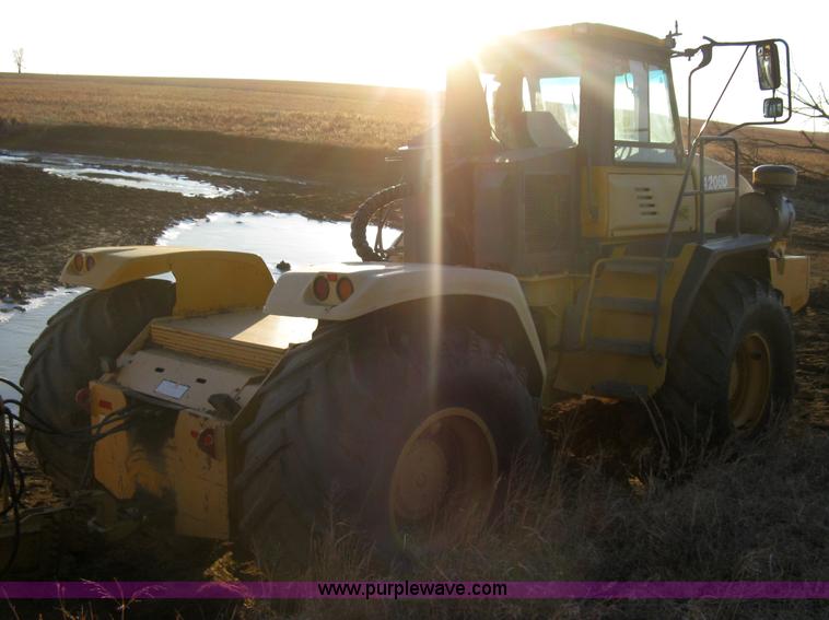 image for item A4499 2002 Bell 4206D 4WD articulating tractor