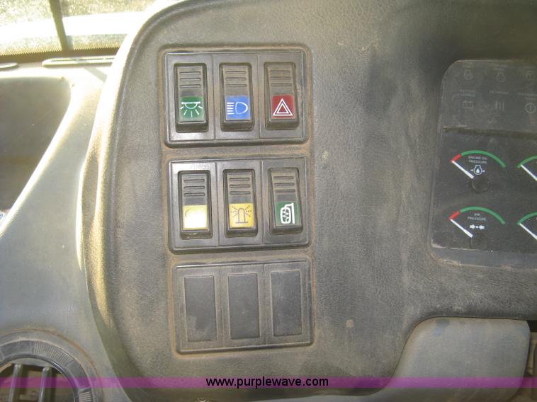 image for item A4499 2002 Bell 4206D 4WD articulating tractor