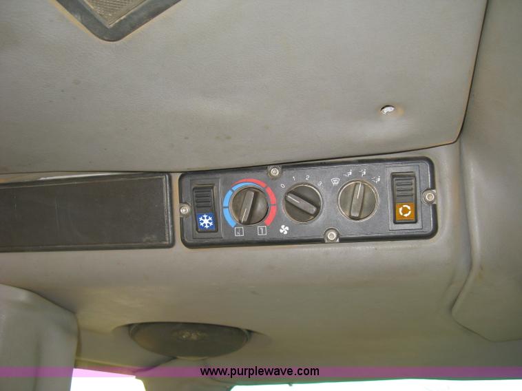 image for item A4499 2002 Bell 4206D 4WD articulating tractor