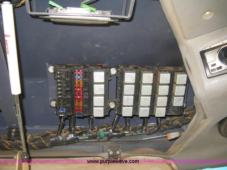 image for item A4499 2002 Bell 4206D 4WD articulating tractor