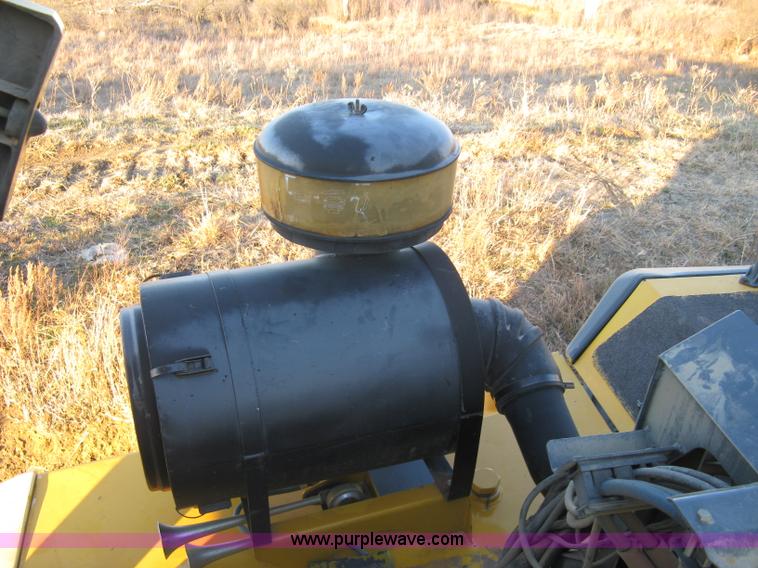 image for item A4499 2002 Bell 4206D 4WD articulating tractor