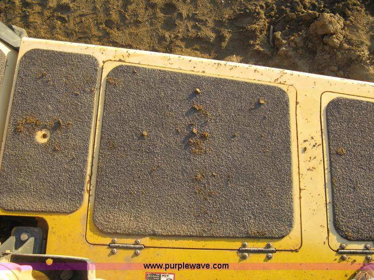 image for item A4499 2002 Bell 4206D 4WD articulating tractor