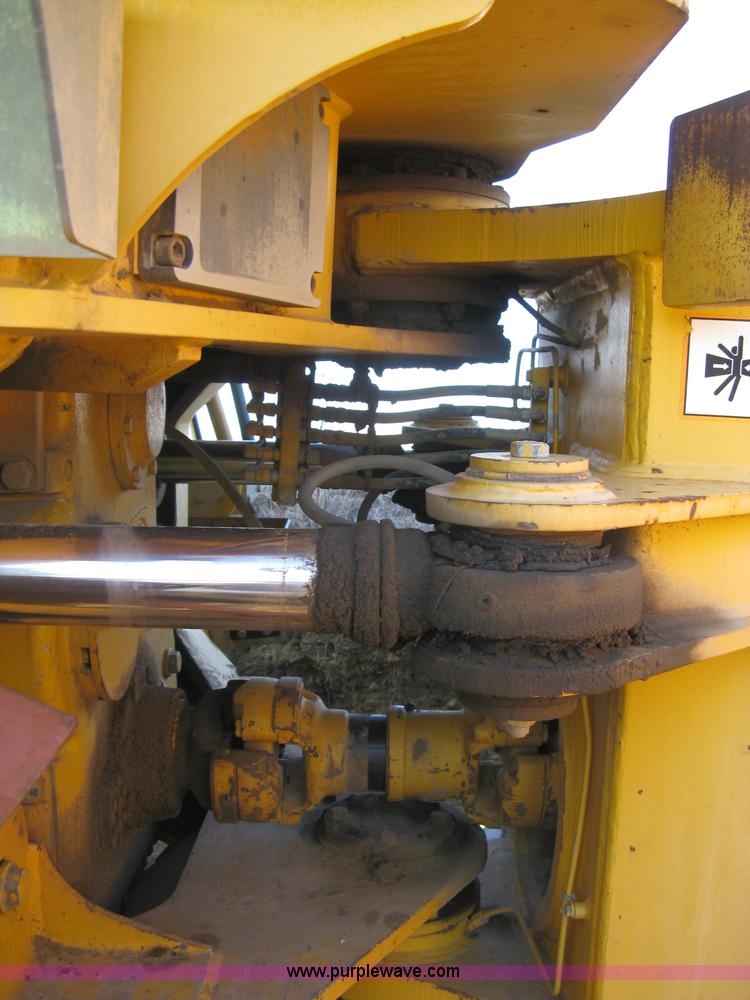 image for item A4499 2002 Bell 4206D 4WD articulating tractor