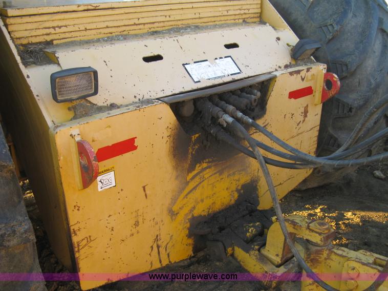 image for item A4499 2002 Bell 4206D 4WD articulating tractor