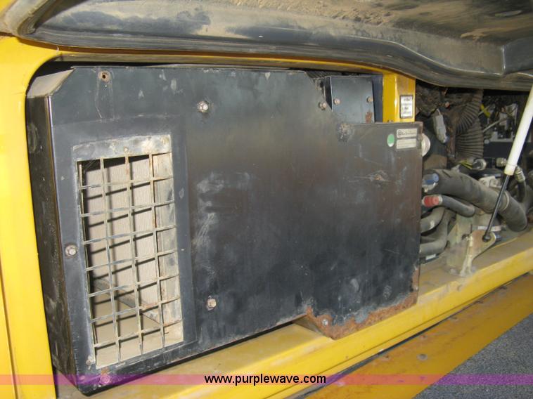 image for item A4499 2002 Bell 4206D 4WD articulating tractor