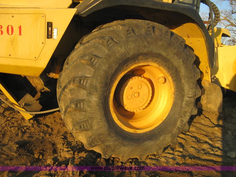 image for item A4499 2002 Bell 4206D 4WD articulating tractor