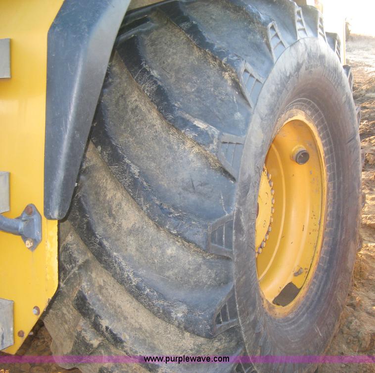 image for item A4499 2002 Bell 4206D 4WD articulating tractor