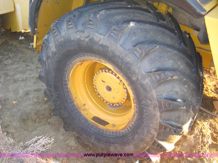 image for item A4499 2002 Bell 4206D 4WD articulating tractor