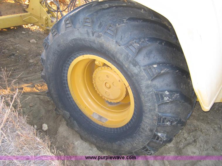 image for item A4499 2002 Bell 4206D 4WD articulating tractor