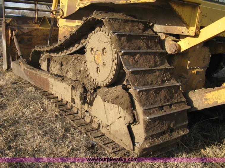 image for item A4500 1993 Caterpillar D6H Series II dozer