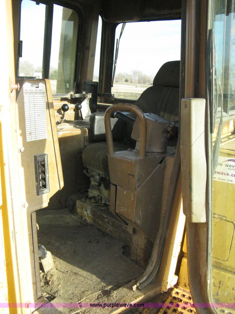 image for item A4500 1993 Caterpillar D6H Series II dozer