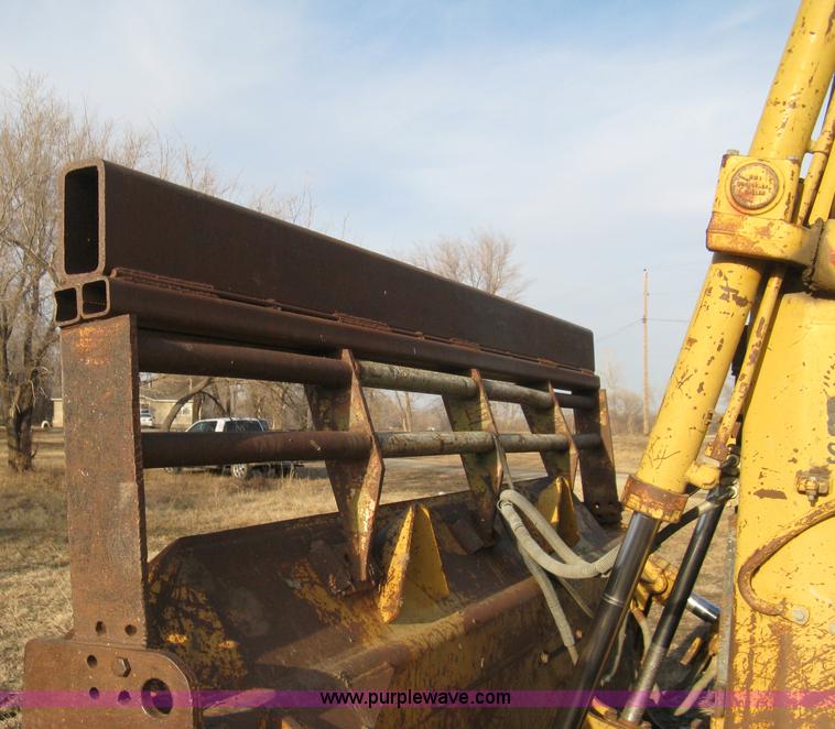 image for item A4500 1993 Caterpillar D6H Series II dozer