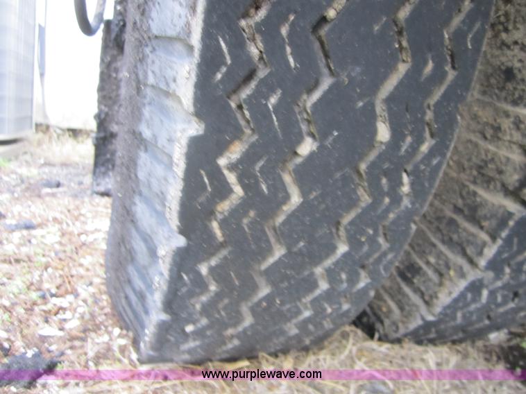 image for item A5674 1971 International 1600 oil distributor truck