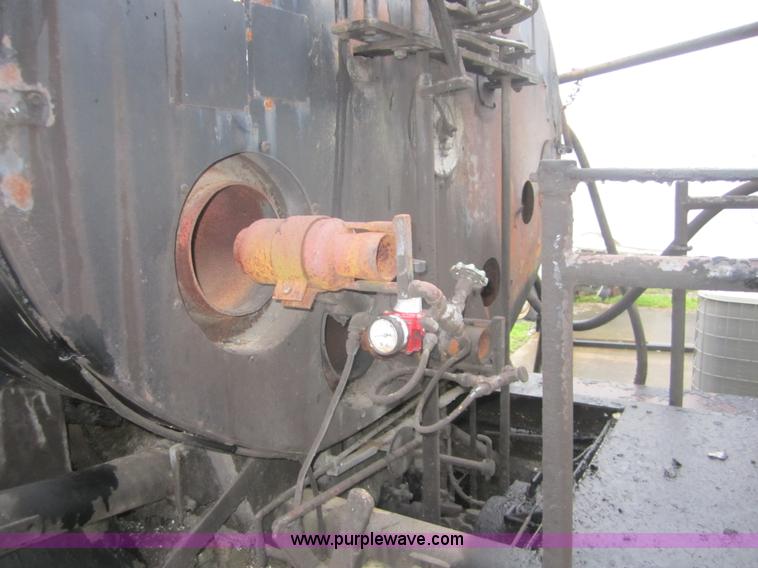 image for item A5674 1971 International 1600 oil distributor truck