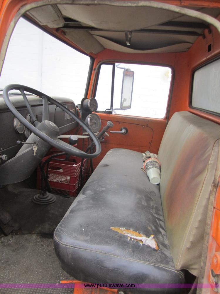 image for item A5674 1971 International 1600 oil distributor truck