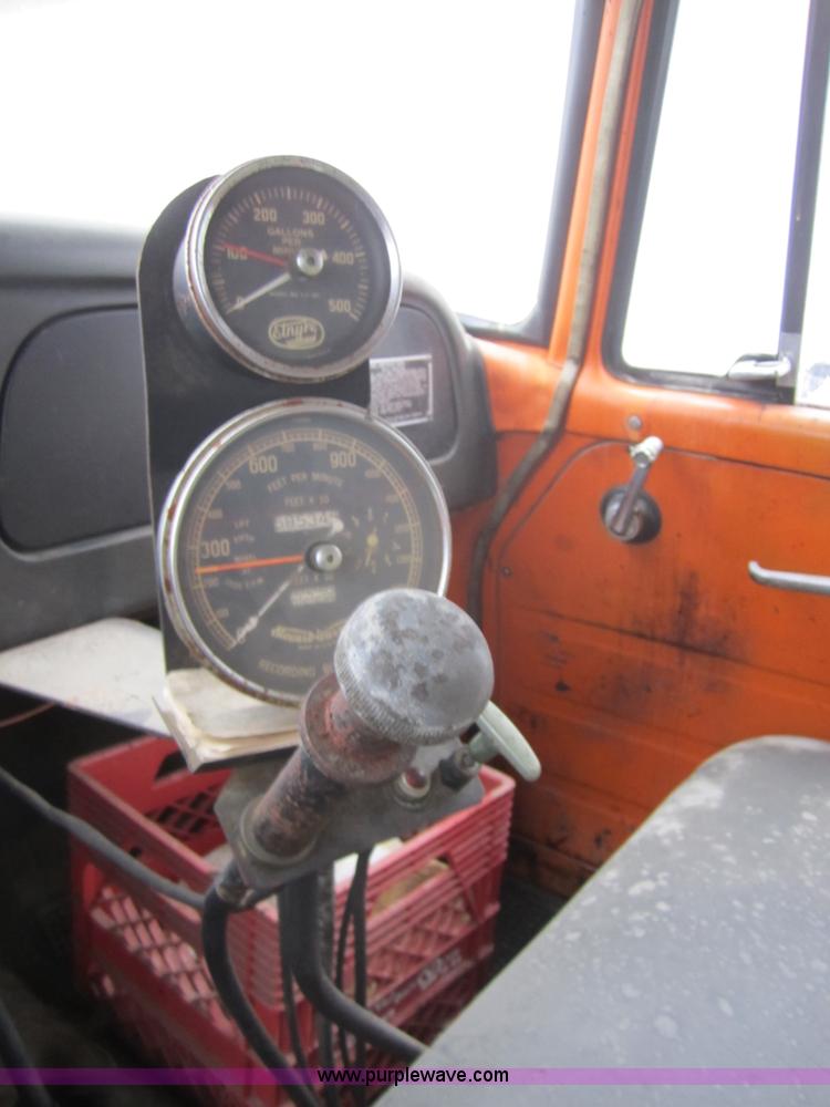 image for item A5674 1971 International 1600 oil distributor truck