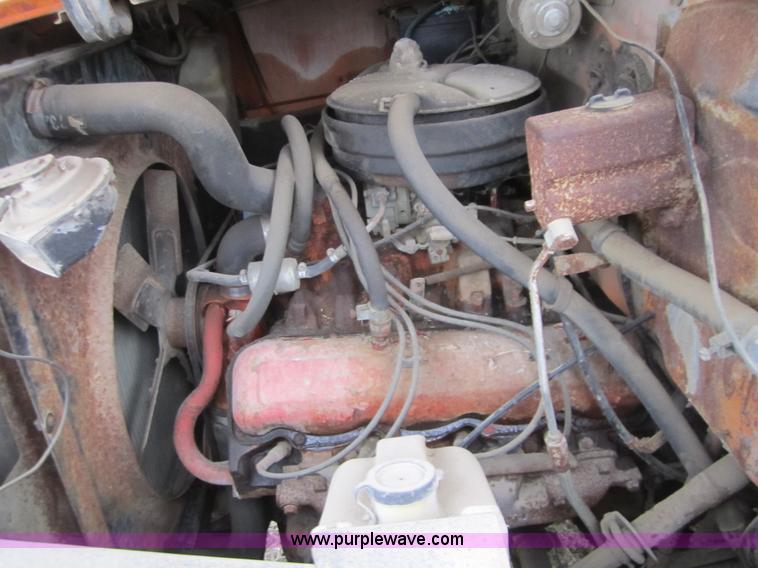 image for item A5674 1971 International 1600 oil distributor truck