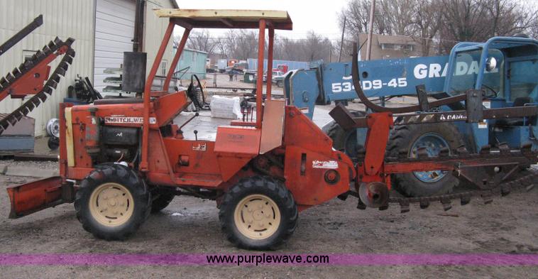 image for item A6018 Ditch Witch R30 trencher