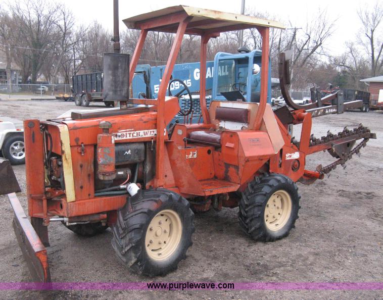 image for item A6018 Ditch Witch R30 trencher