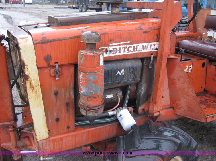 image for item A6018 Ditch Witch R30 trencher