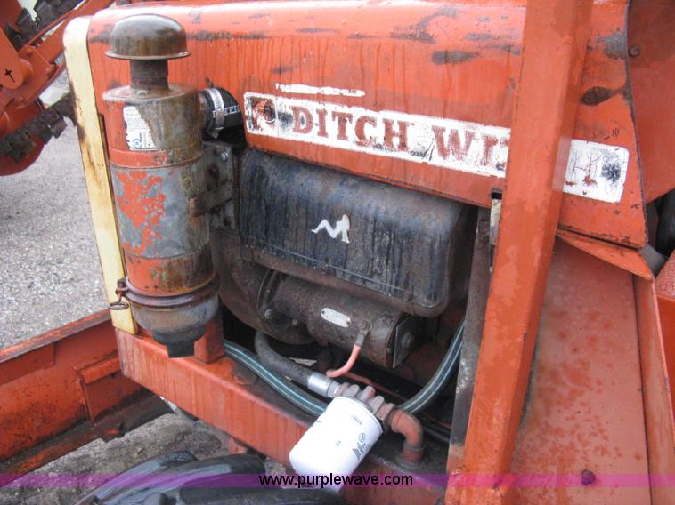 image for item A6018 Ditch Witch R30 trencher