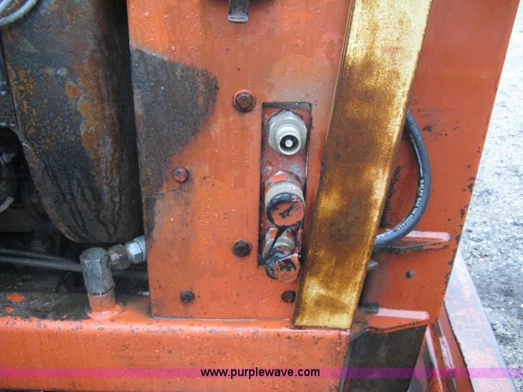 image for item A6018 Ditch Witch R30 trencher