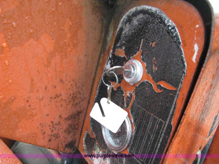 image for item A6018 Ditch Witch R30 trencher