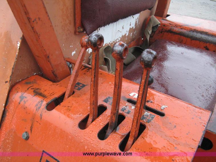 image for item A6018 Ditch Witch R30 trencher